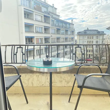 Cozy Close To Center And Train Station Апартаменти Лозанна