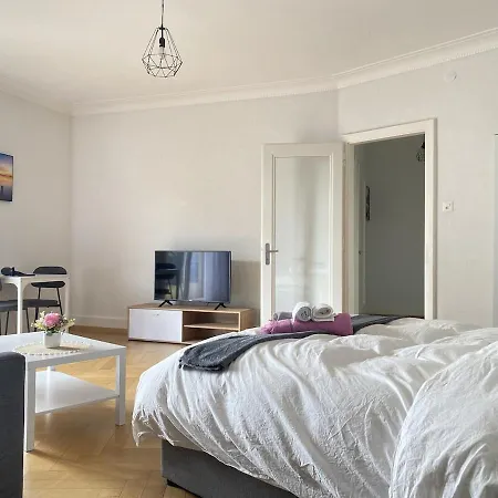 Cozy Close To Center And Train Station شقة لوزان