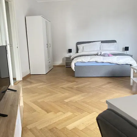 Cozy Close To Center And Train Station شقة
