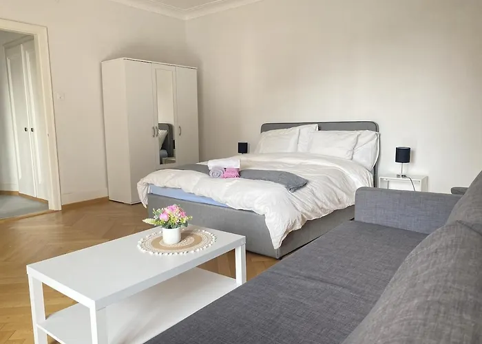 Cozy Close To Center And Train Station